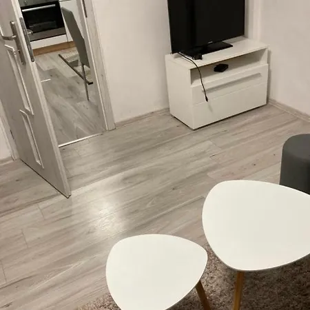Centrum Banska Bystrica, 1-izbovy Byt Apartamento *